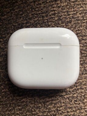 Apple White Wireless Earbuds Charging Case